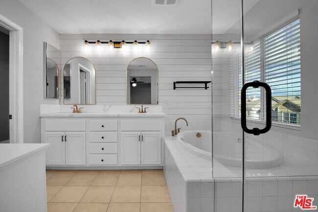 Building Photo - 24130 Tango Dr