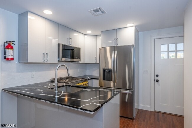 Building Photo - 24 Dean St