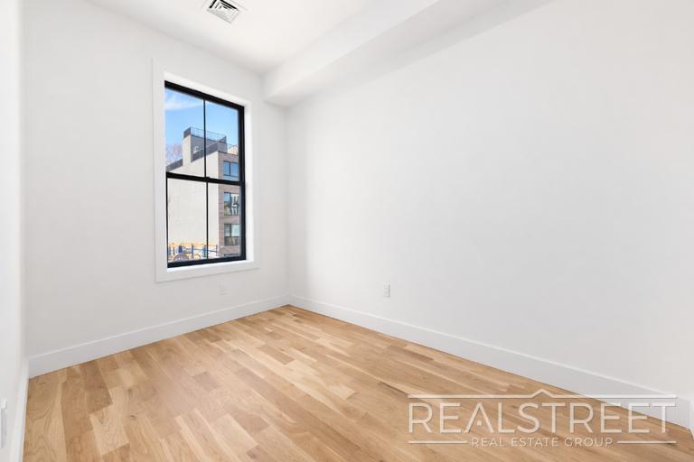 Building Photo - Brand New Large 3 Bed 2 Bath in Bushwick Townhouse!