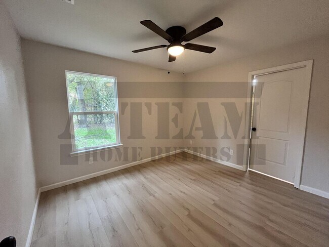 Building Photo - Beautifully updated 3-bedroom, 2-bathroom