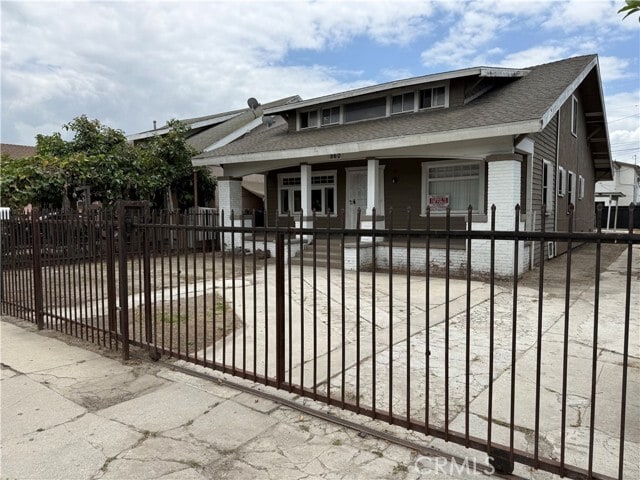 Building Photo - 860 W 56th