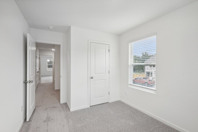 Building Photo - 3020 Fulong Dr