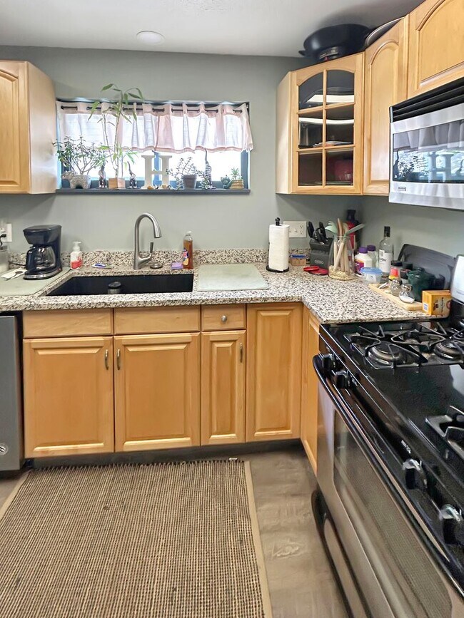 Building Photo - Charming 2-bedroom, 1-bath home in Oakdale, PA!