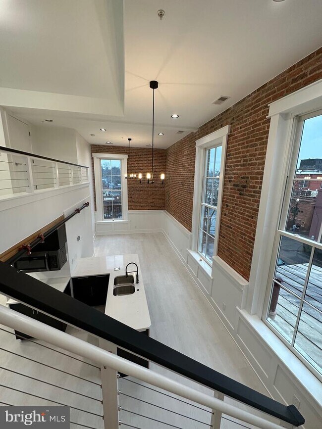 Building Photo - 171 W Davis St