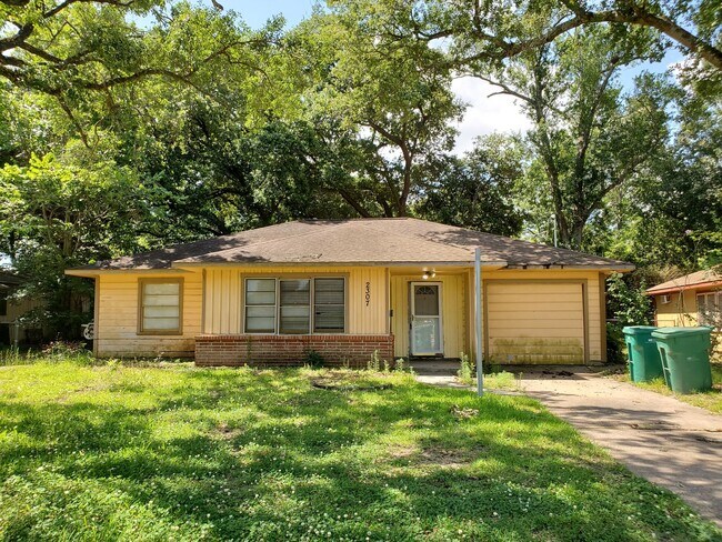 Primary Photo - 2307 McKee Dr