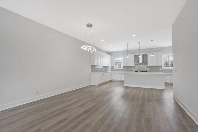 Building Photo - 12556 Gross Pointe Dr