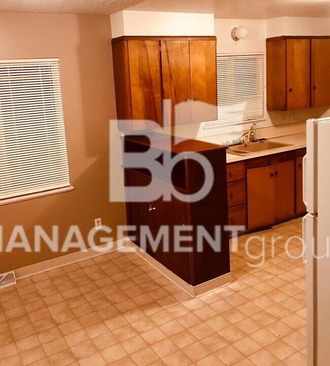 Building Photo - Fantastic Location! This is a great 2 bedroom 1 bath ranch-style home, in the heart of Concordia/...