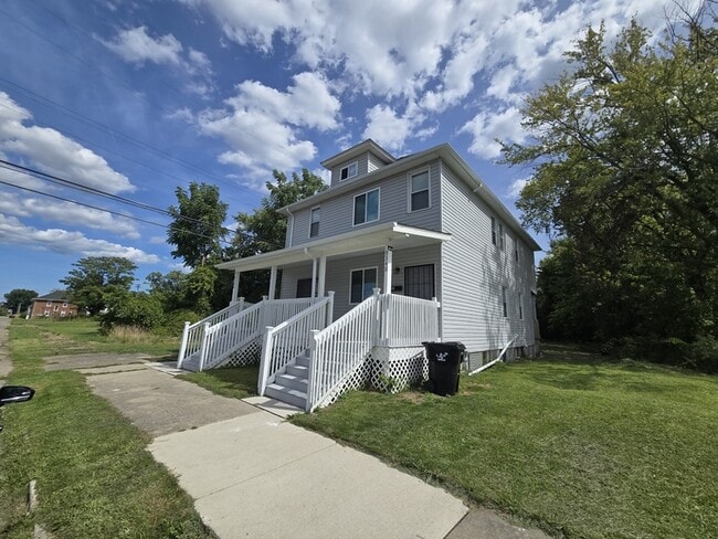 Building Photo - 9340 Moffat Ave