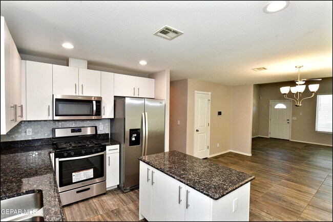 Building Photo - 963 Aircoupe Way