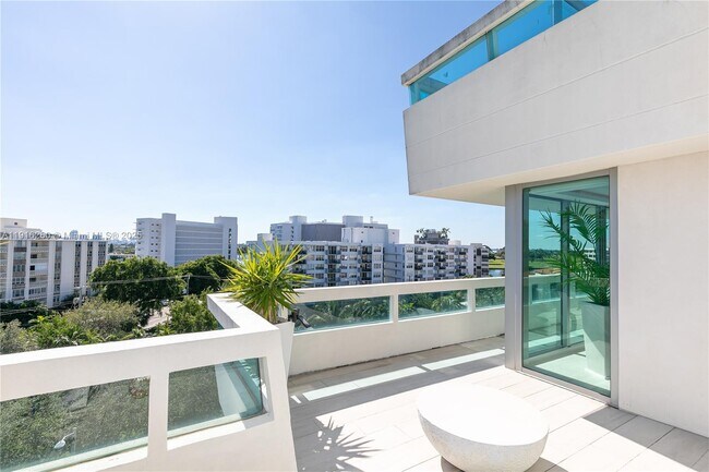 Building Photo - 1025 92nd St