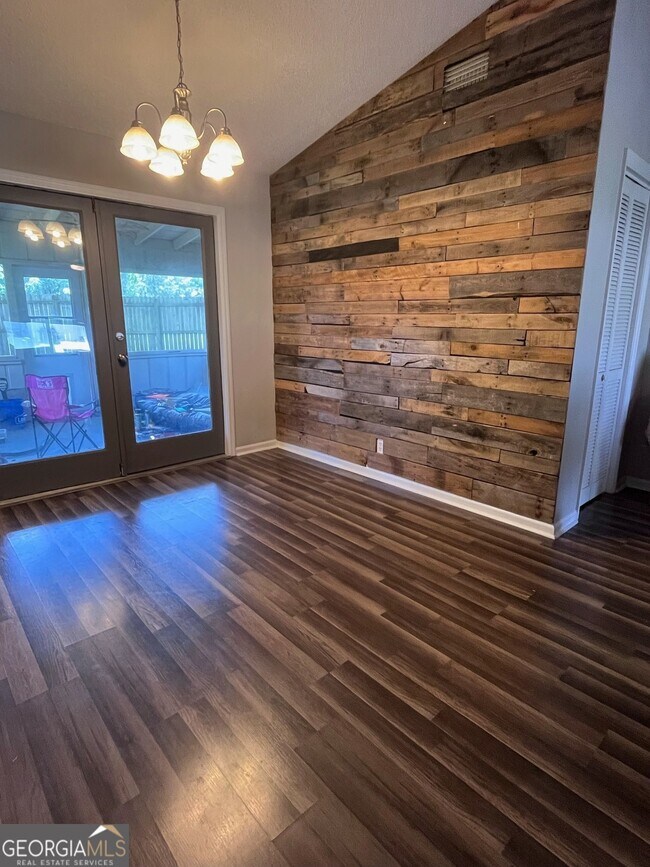 Building Photo - 315 Sunnyside Dr
