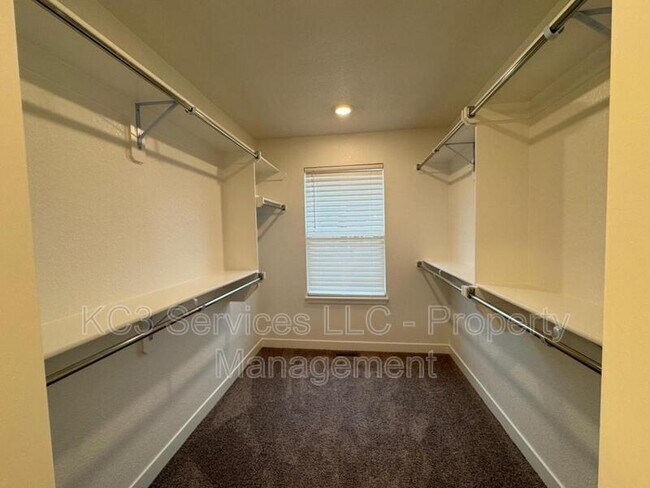 Building Photo - 3722 SW Knoxville Ct