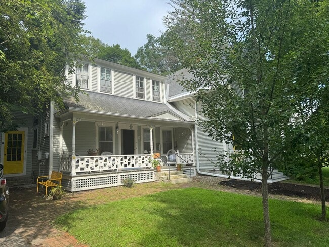 Building Photo - Short term- 3 Bedroom just two blocks from Main Street