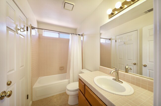 Building Photo - 10205 Single Oak Dr