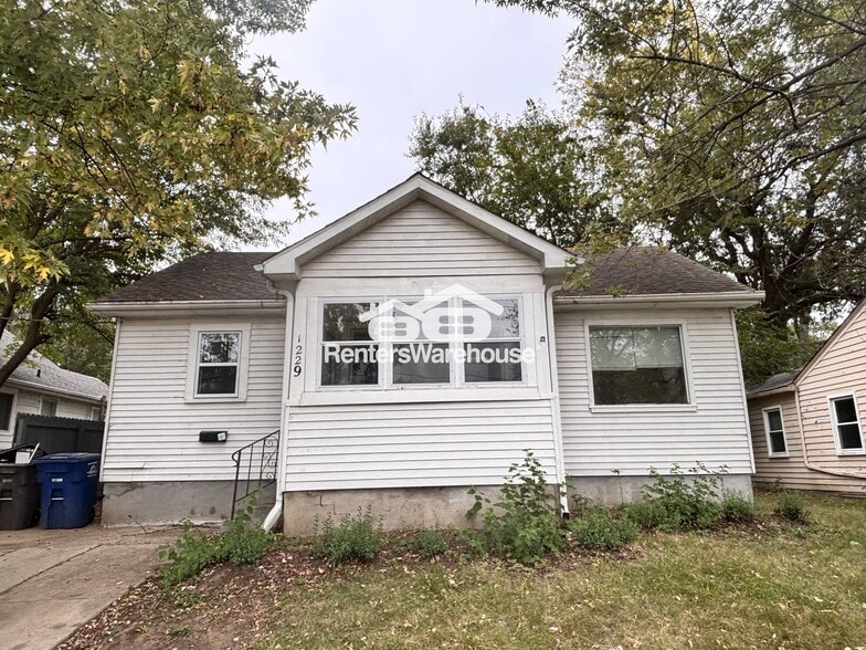 Primary Photo - 1229 Merle Hay Rd