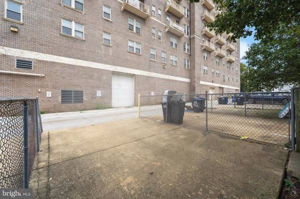Large driveway - 1327 Belmont St NW