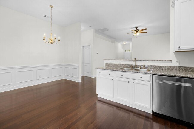 Building Photo - Port Wentworth Cottage