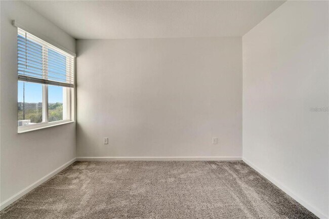 Building Photo - 392 Nine Iron Dr