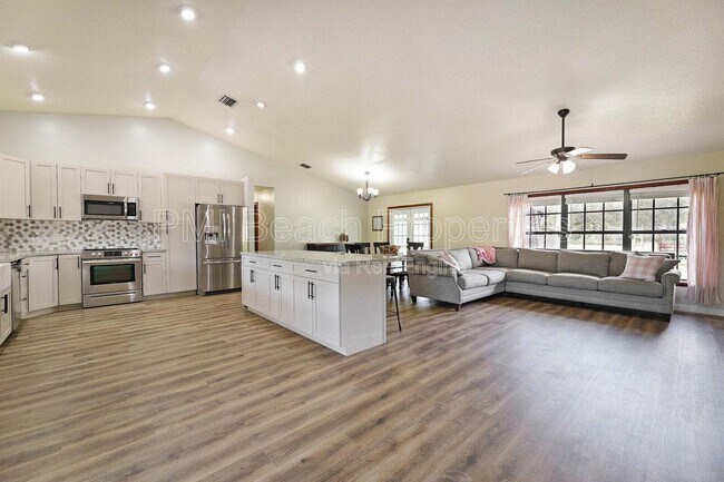 Building Photo - 18080 Sycamore Dr W