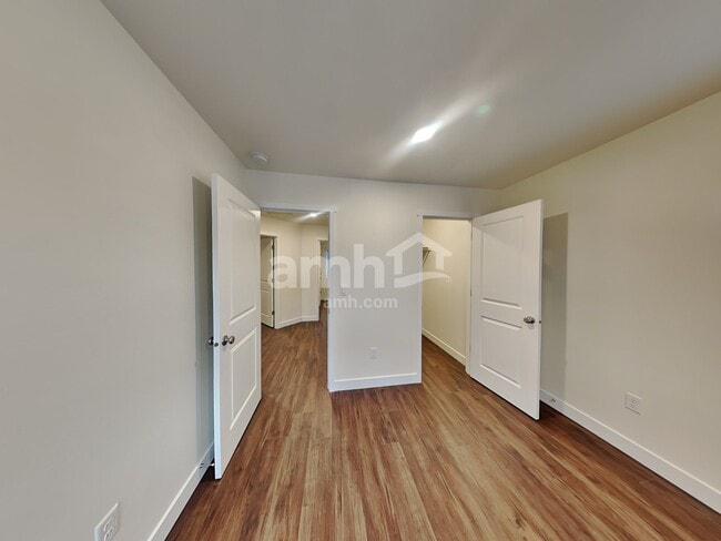 Building Photo - 4751 85th Dr NE