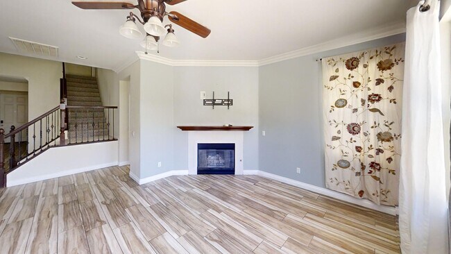 Building Photo - 4 bedroom 3 bath Fairway Canyon Home