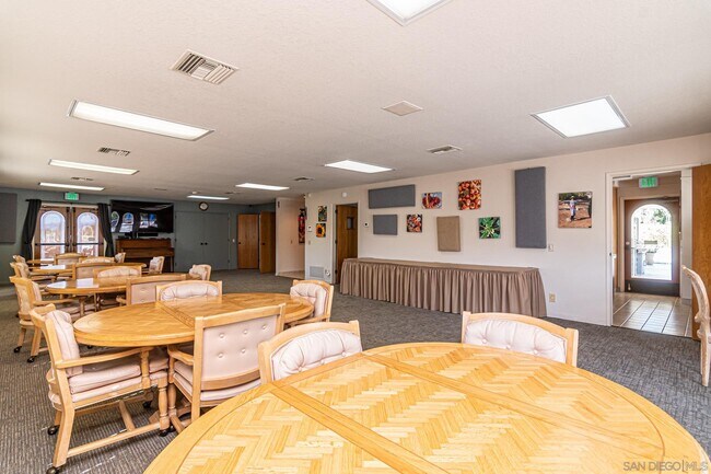 Building Photo - 1001 Crescent Bend