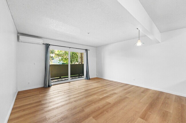 Building Photo - 1453 Neotomas Ave