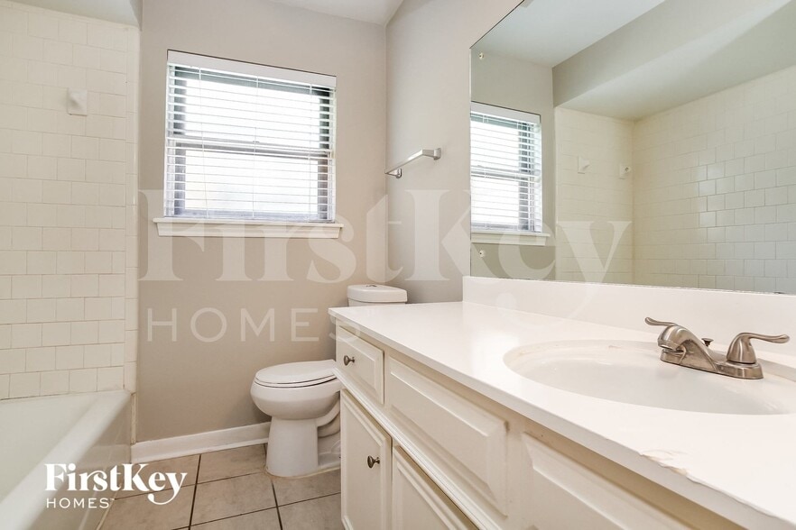 Building Photo - 3811 Fernglade Dr