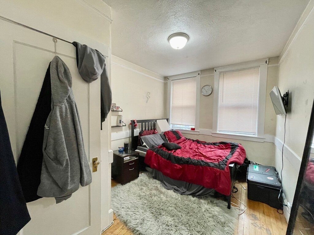 Building Photo - 137 Endicott St