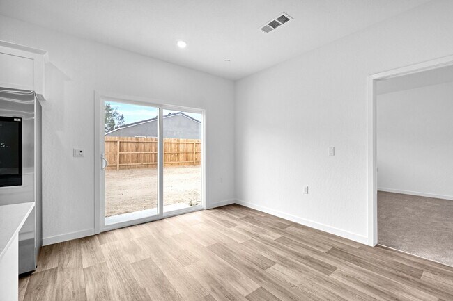 Building Photo - 7250 W Norwich Ave