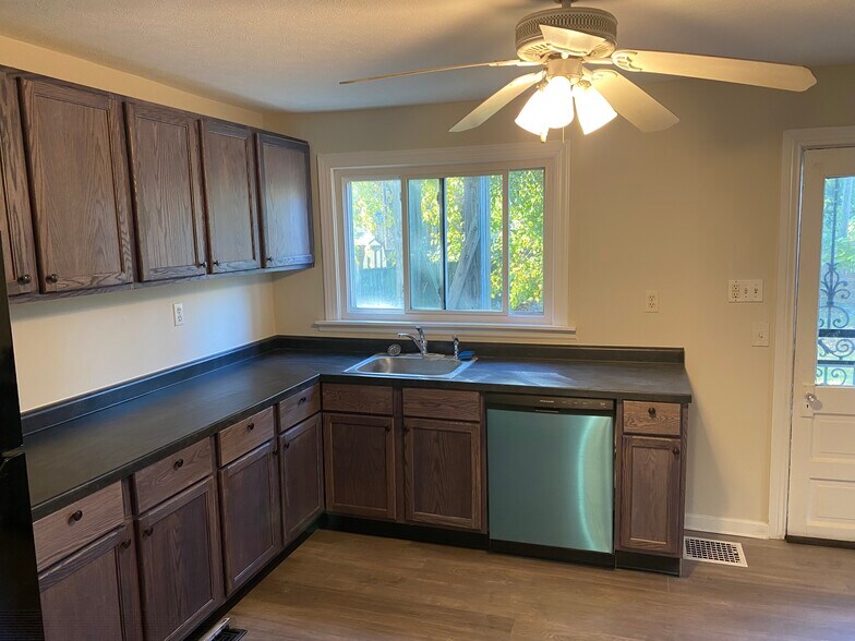 Building Photo - 4002 Southern Pky