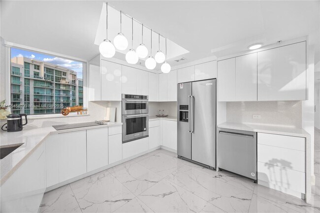 Building Photo - 3000 NE 188th St