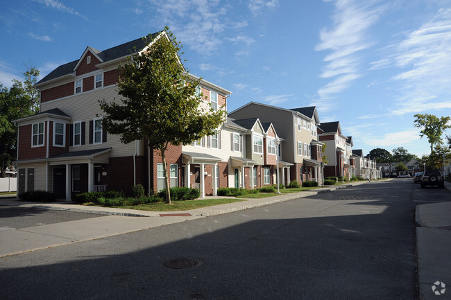Building Photo - Garfield Court