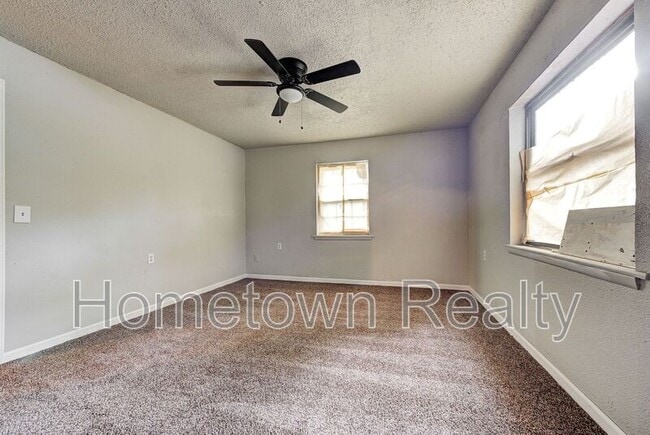 Building Photo - 1135 N Billen Ave