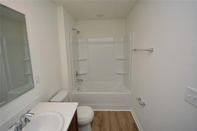 Building Photo - 19 Waverly Ln