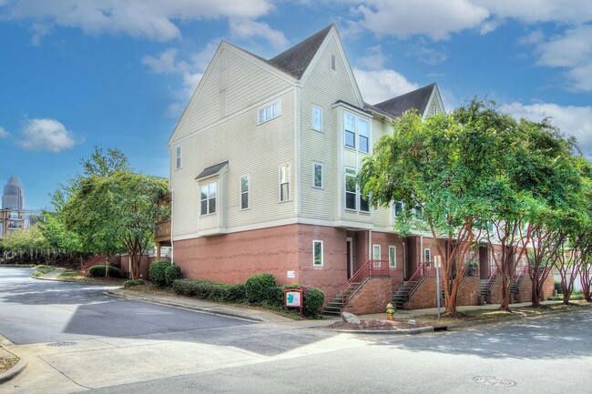 Building Photo - 135 S Sycamore St. #6 Charlotte, NC 28202