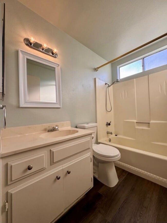 Building Photo - Charming 2 Bedroom Home in 55+ Valle Hermosa Community for Lease!