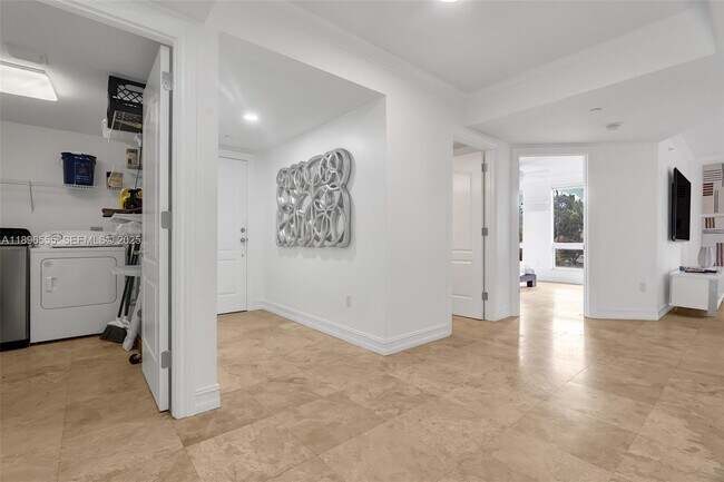 Building Photo - 9 NE 20th Ave