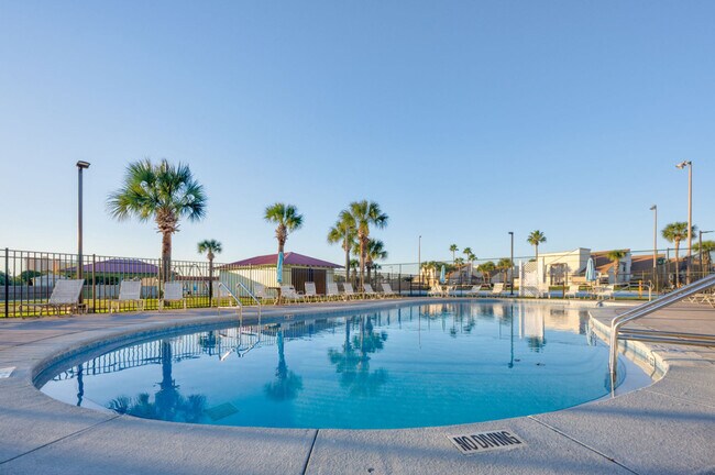 Building Photo - 17462 Front Beach Rd