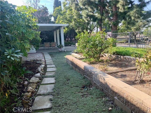 Building Photo - 23211 Meadowbrook Cir