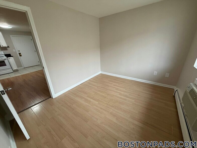 Building Photo - 134 Willard St