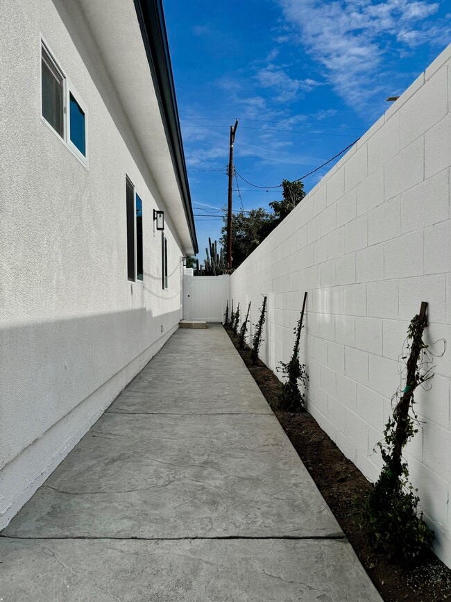 Separate + Private Entry - 7532 Beck Ave