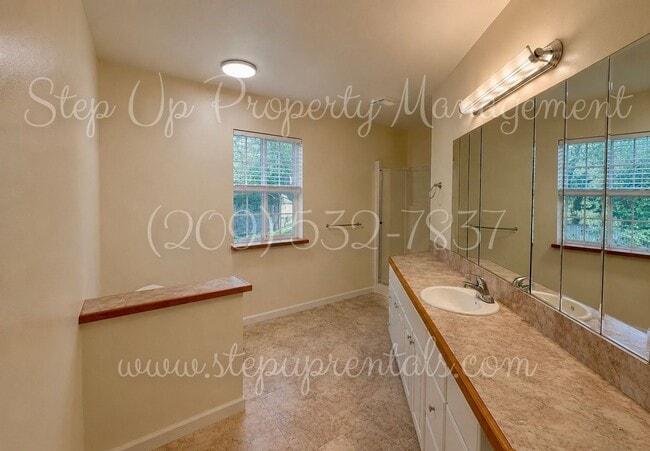 Building Photo - 21767 Longeway Rd