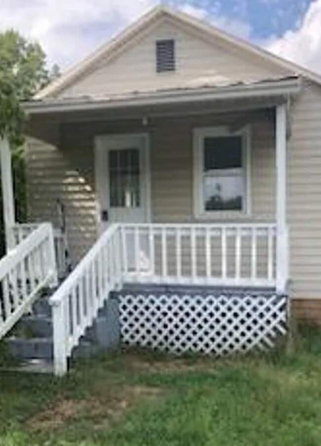 Primary Photo - 922 Old Halifax Rd