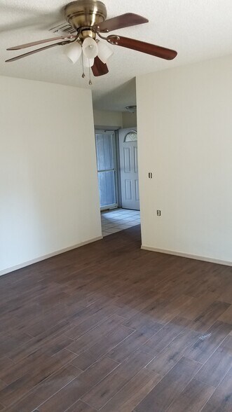 Building Photo - 406 Gayclifee Terrace