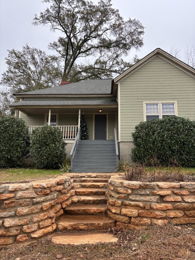 Building Photo - 2 bedroom 2 bathroom
