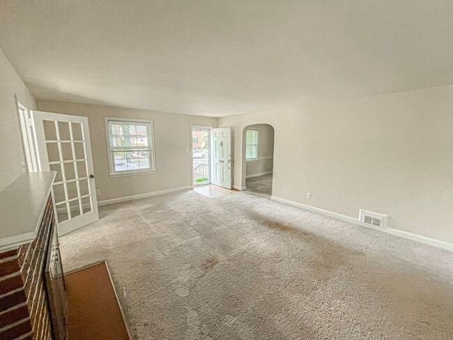 Building Photo - Classic 3 Bedroom 1.5 Bathroom Colonial In...