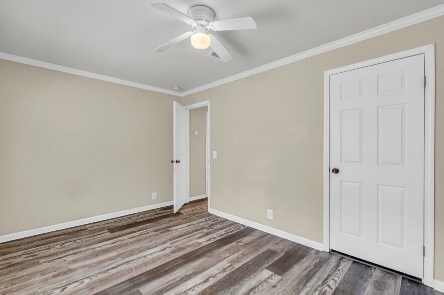 Building Photo - 79 Crest Oak Dr