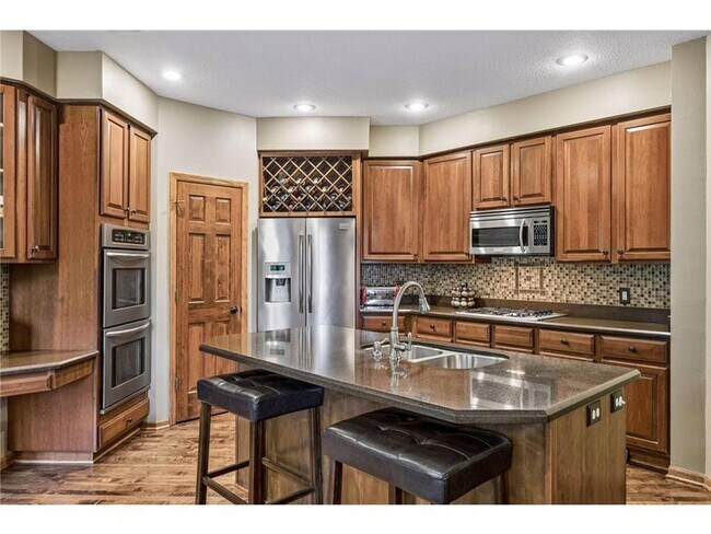 Building Photo - 18464 Farmstead Cir
