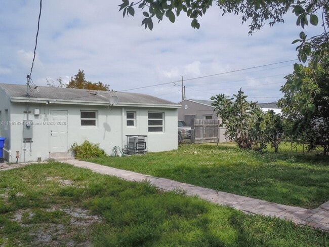 Building Photo - 2124 Taylor St